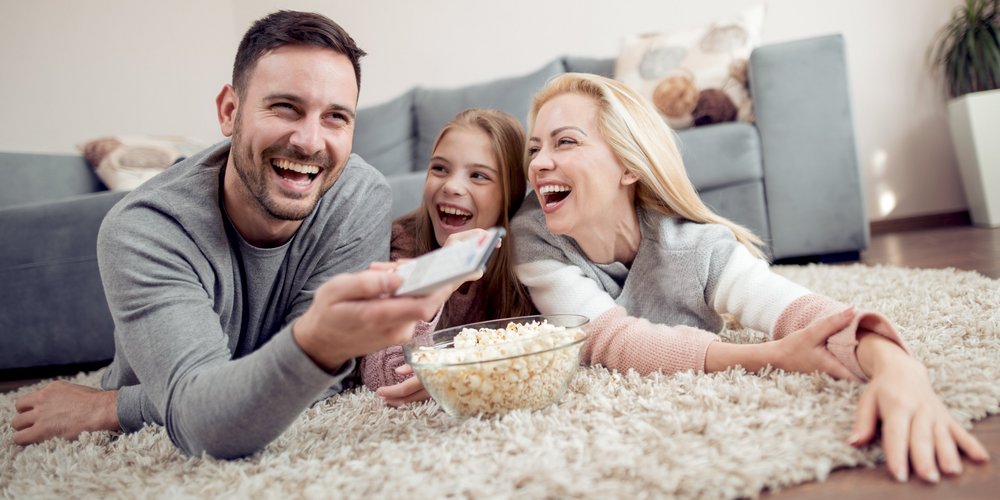 Familie beim Fernsehen